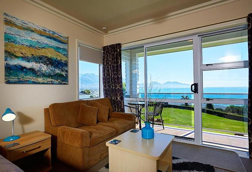 Standard Szoba King Size Bed, Bendamere House Bed & Breakfast