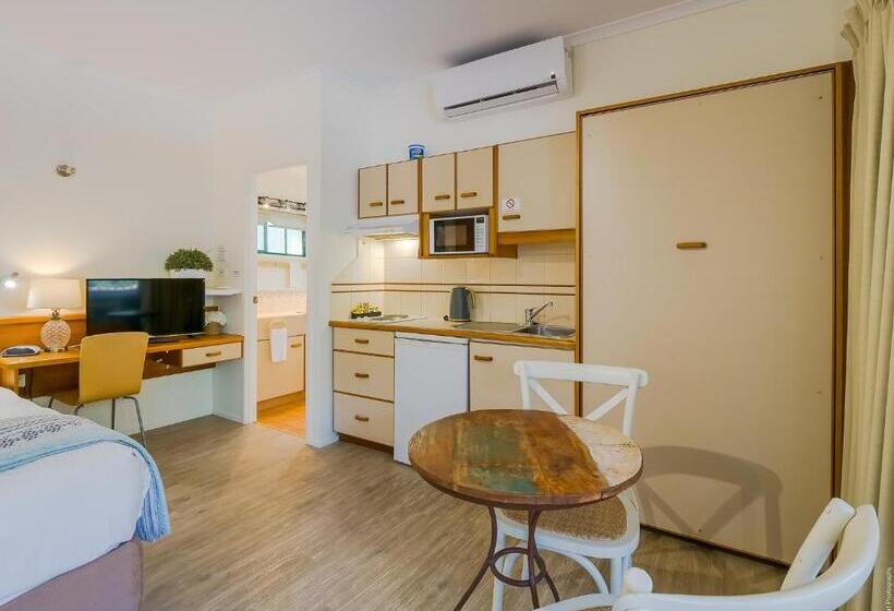 Студия Стандарт Вид на Море, Boat Harbour Studio Apartments And Villas
