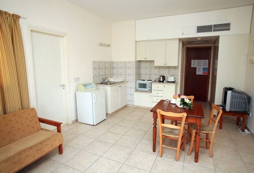Апартаменты 1 Спальня Вид на Бассейн, New York Plaza  Apartments