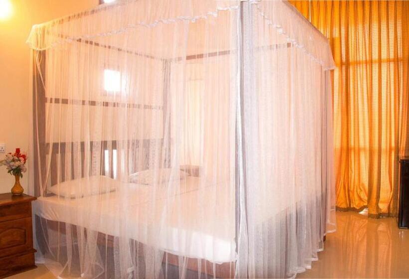 Номер Superior Вид на Море с Балконом, Marine Tourist Guest House At Negombo Beach