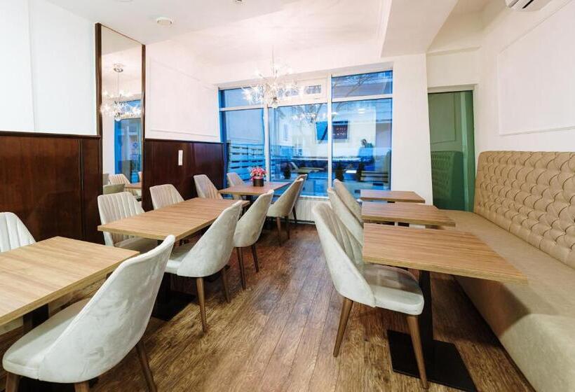 اتاق سوپریور سه تخته, Boutique Hotel Nea