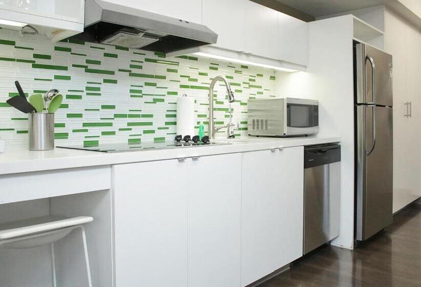 스탠다드 스튜디오, Element Miami Doral