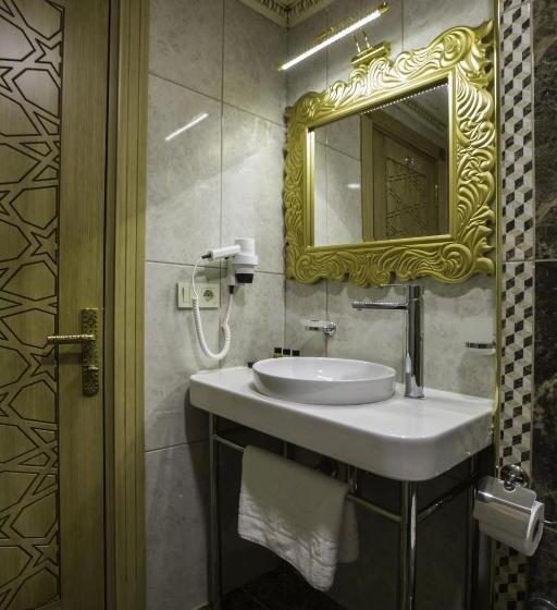 اتاق سه نفره دلوکس با چشم‌انداز دریا, Empire Suite