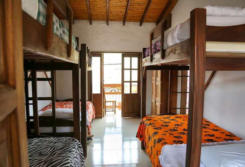 패밀리 룸, S. Peppers Hostel