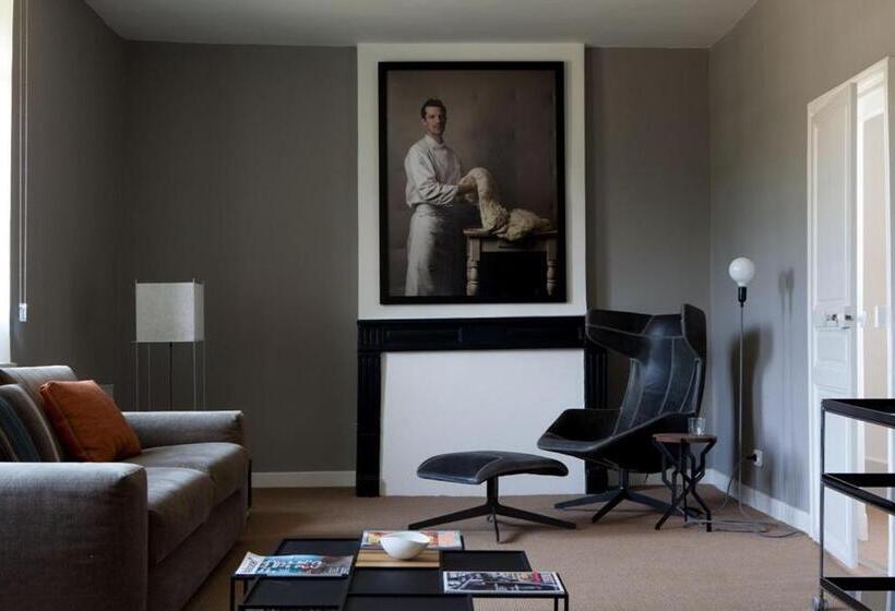 キングサイズベッドのスイートルーム, Chateau De La Resle   Design Hotels
