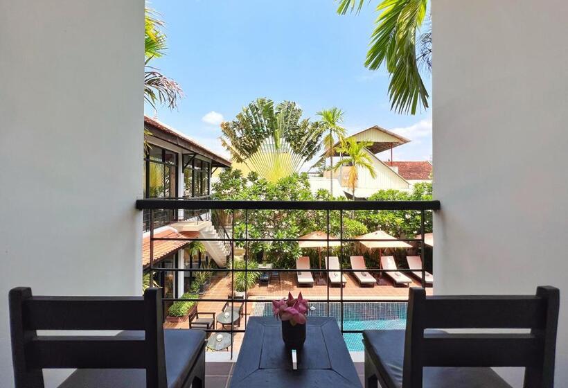 اتاق لوکس با چشم‌انداز استخر, The Bliss Angkor