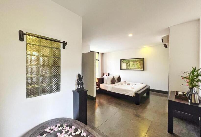اتاق لوکس با چشم‌انداز استخر, The Bliss Angkor