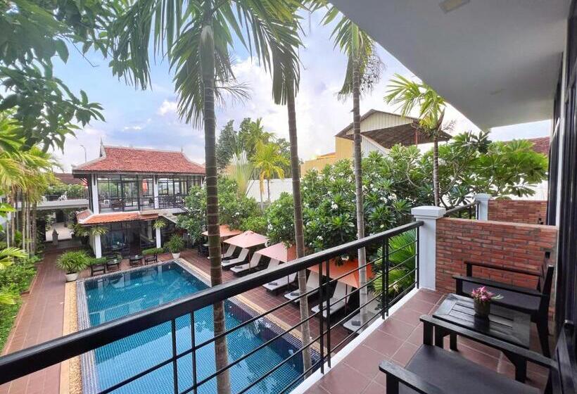 اتاق لوکس با چشم‌انداز استخر, The Bliss Angkor