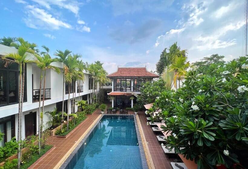 اتاق لوکس با چشم‌انداز استخر, The Bliss Angkor