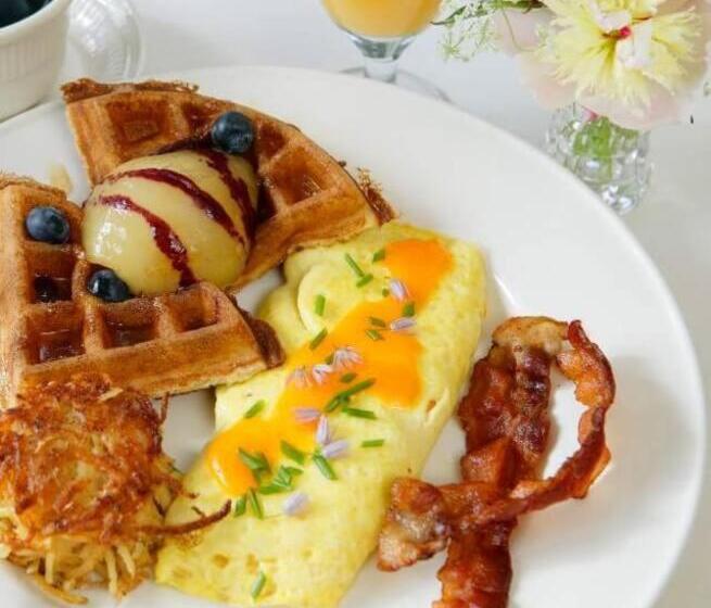 Семейный Номер, Cameron Estate Inn & Restaurant