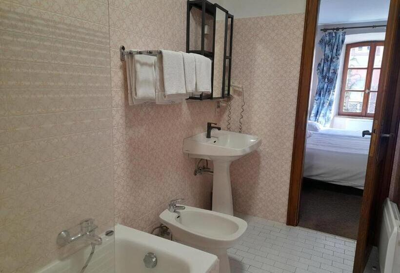 Номер Стандарт Трехместный, Hôtel Berceau Du Vigneron