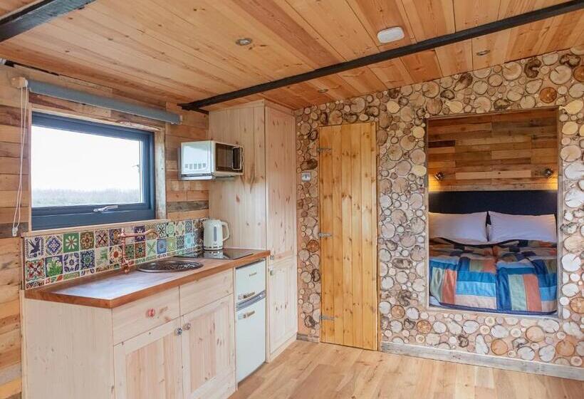 Номер Стандарт, Laundimer House