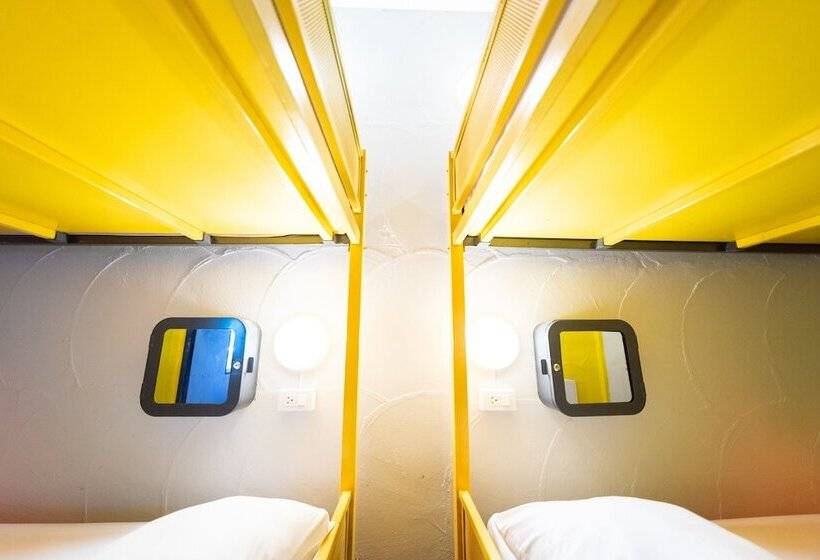 Кровать в Общей Комнате, Monkey Dive Hostel Khaolak