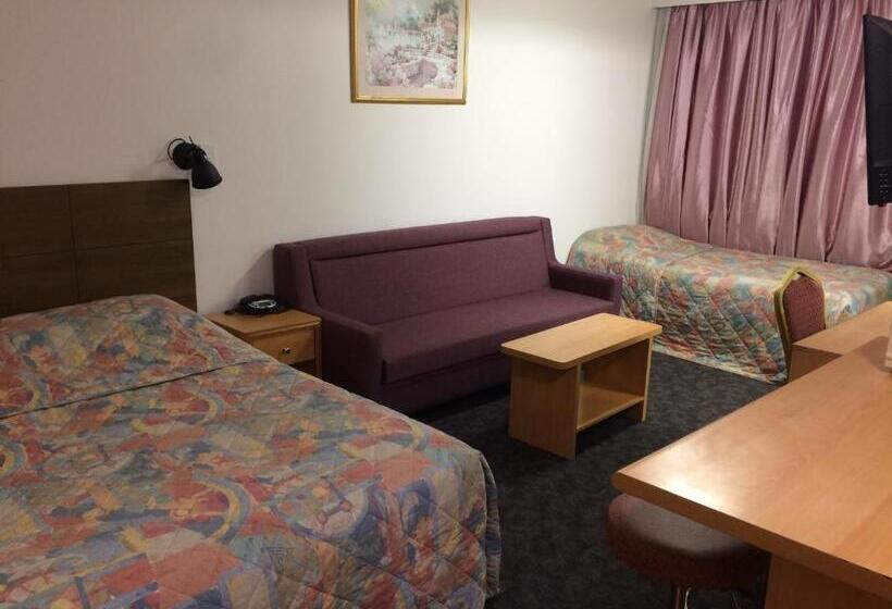 패밀리 룸, Edgecliff Lodge Motel