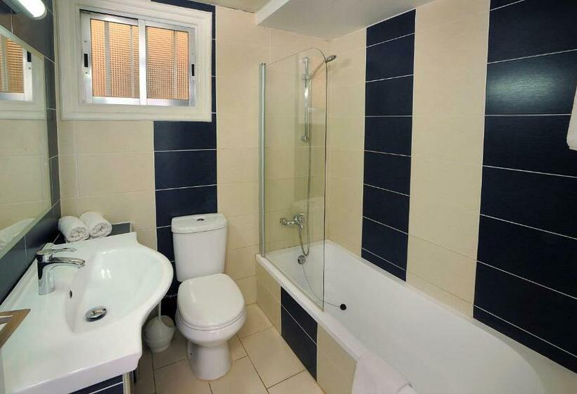 Номер Стандарт Вид на Бассейн, Mayfair Gardens