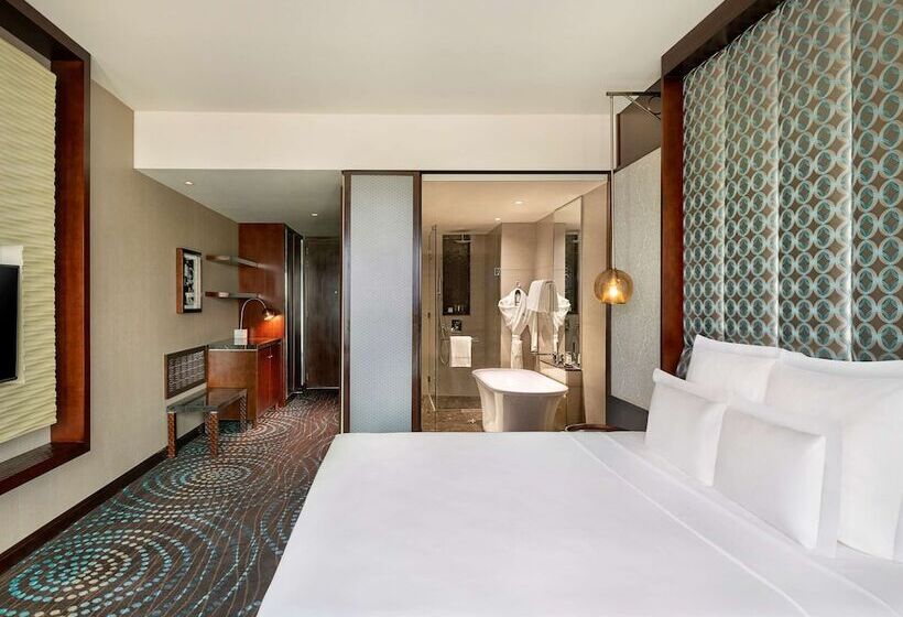 Номер Executive, Pullman New Delhi Aerocity An Accor Hotels Brand