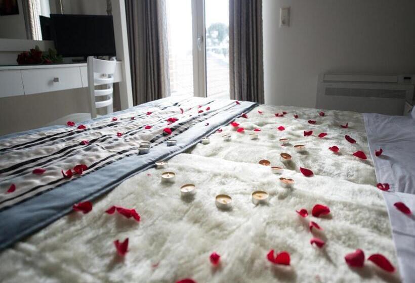 Семейные Апартаменты, Mantinia Bay