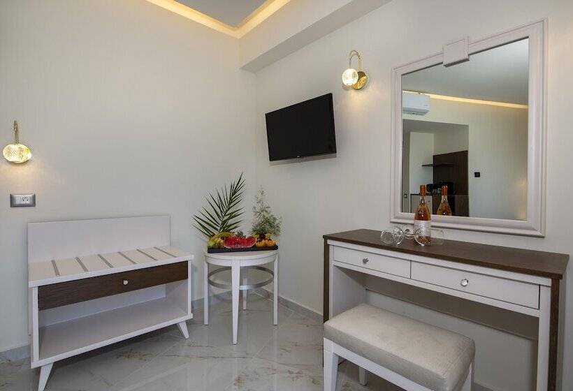 Полулюкс с Бассейном, Vantaris Luxury Beach Resort