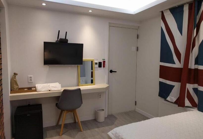 Семейный Номер, Backpackers In Yeosu