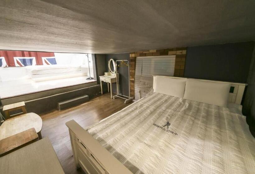 Семейный Номер, Backpackers In Yeosu