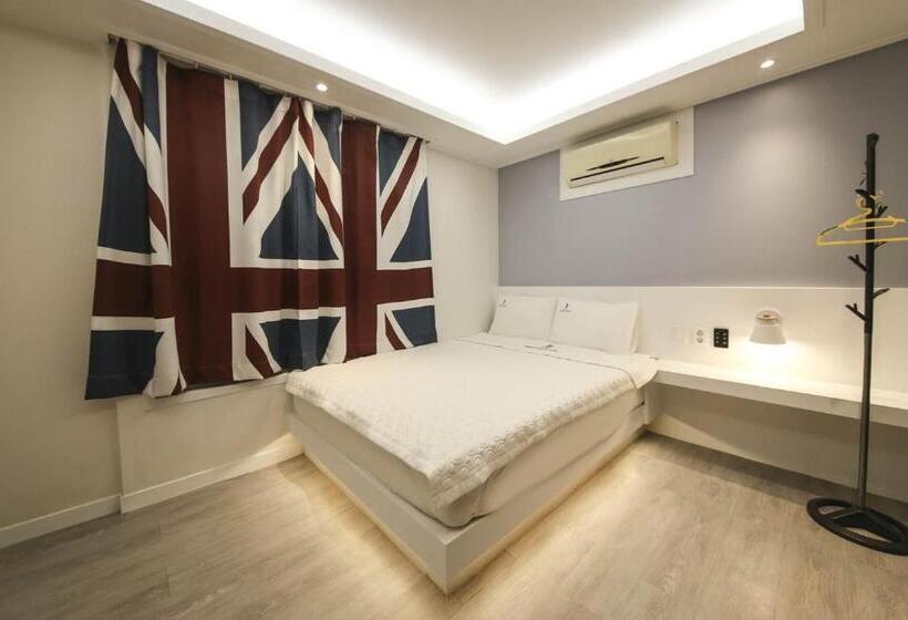 Семейный Номер, Backpackers In Yeosu