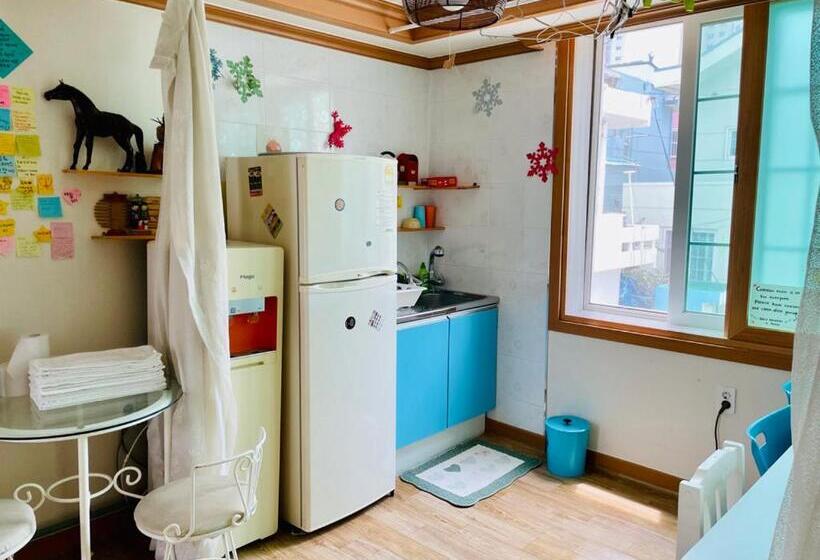 Семейный Номер Deluxe, Backpackers In Yeosu
