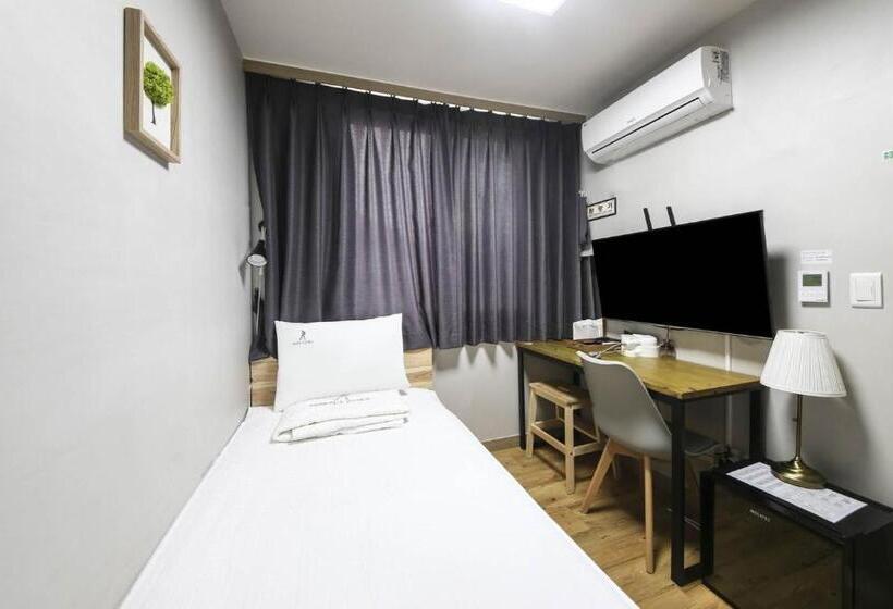 Номер Стандарт Индивидуальный, Backpackers In Yeosu