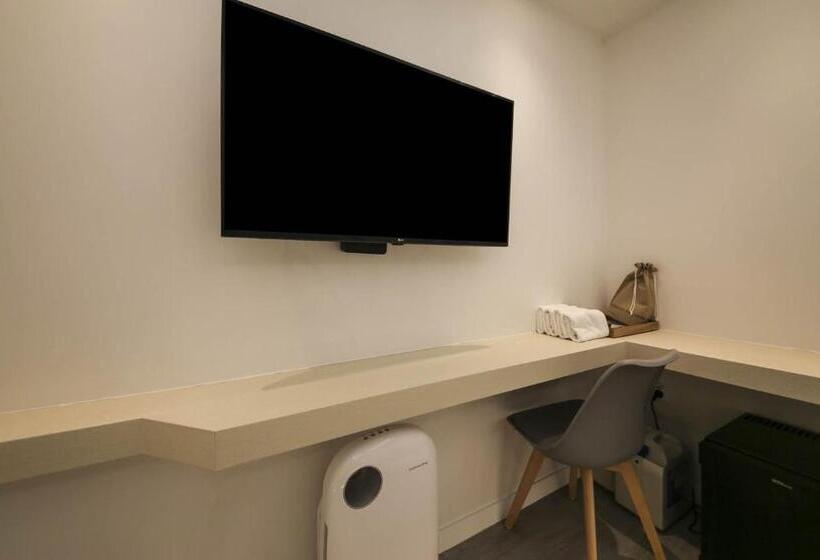 Номер Стандарт, Backpackers In Yeosu