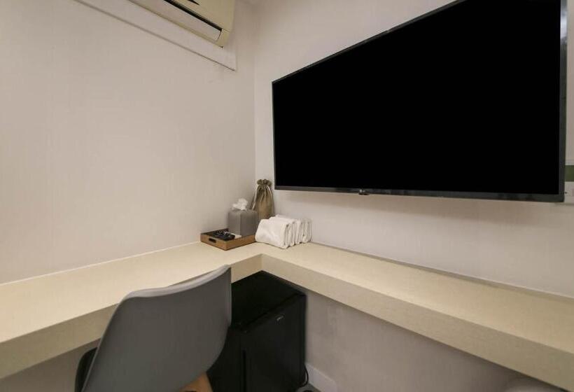Номер Стандарт, Backpackers In Yeosu
