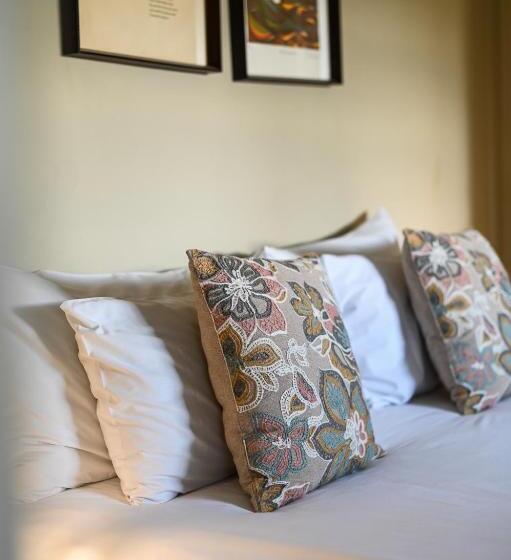 Семейный Номер, Saronsberg Vineyard Cottages