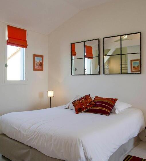 Номер Стандарт Вид на Бассейн, La Ferrade Chambres D Hôtes B&b