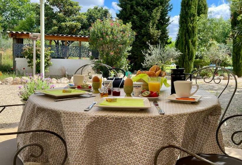 Номер Стандарт с Террасой, Domaine Au Coeur Des Alpilles