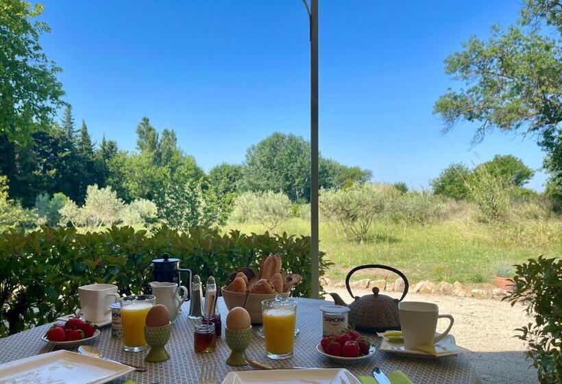 Номер Стандарт с Террасой, Domaine Au Coeur Des Alpilles