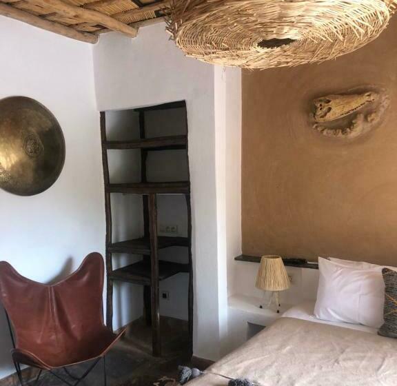 Номер Стандарт, Manzil La Tortue