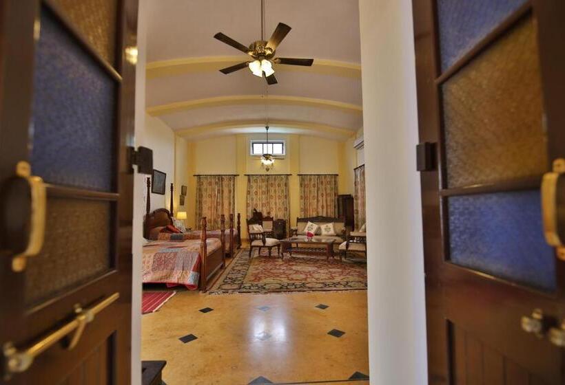套房带泳池景, Roop Niwas Kothi, Near Mandawa