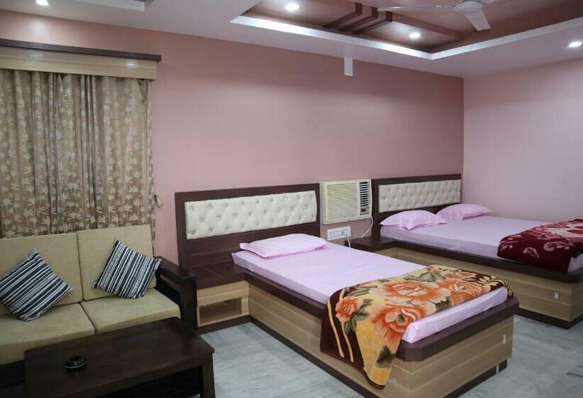 Номер Стандарт, Staymaker Hotel Suraj   Only Indian Citizens Allowed