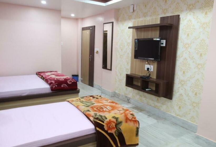 Номер Стандарт, Staymaker Hotel Suraj   Only Indian Citizens Allowed