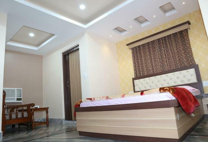 Номер Стандарт, Staymaker Hotel Suraj   Only Indian Citizens Allowed
