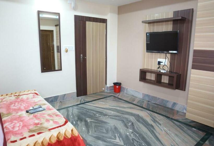 Номер Стандарт, Staymaker Hotel Suraj   Only Indian Citizens Allowed