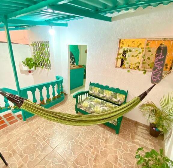 اتاق استاندارد چهار تخته, Aurelia Compartida Hospedaje