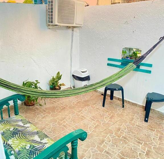 اتاق استاندارد چهار تخته, Aurelia Compartida Hospedaje