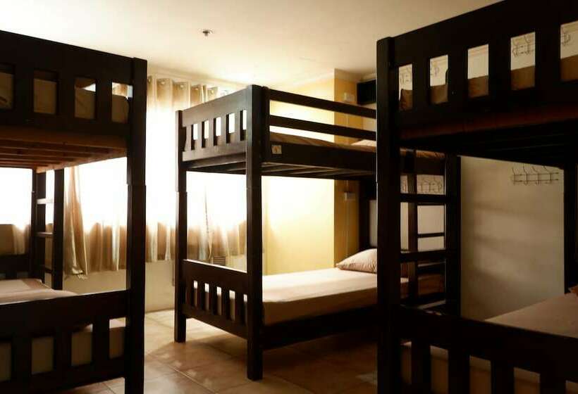 Кровать в Общей Комнате, The Fort Budget Hotel   Bonifacio Global City   Hostel