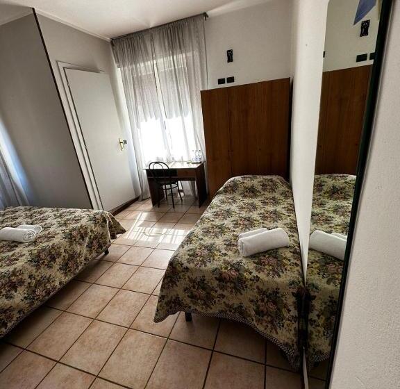 اتاق استاندارد سه نفره, Be Me Hotel Helvetia