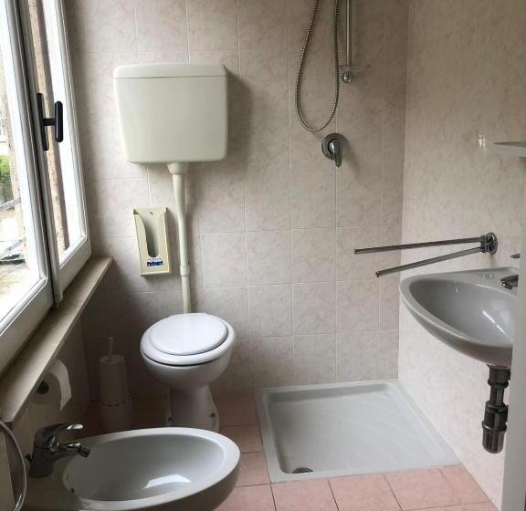 اتاق استاندارد سه نفره, Be Me Hotel Helvetia
