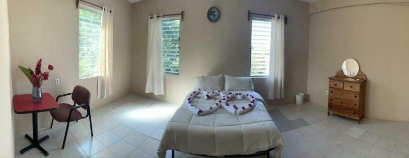 اتاق استاندارد, Arnold S Guest House