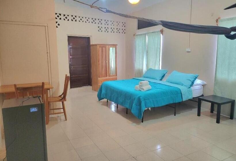 سوییت, Arnold S Guest House