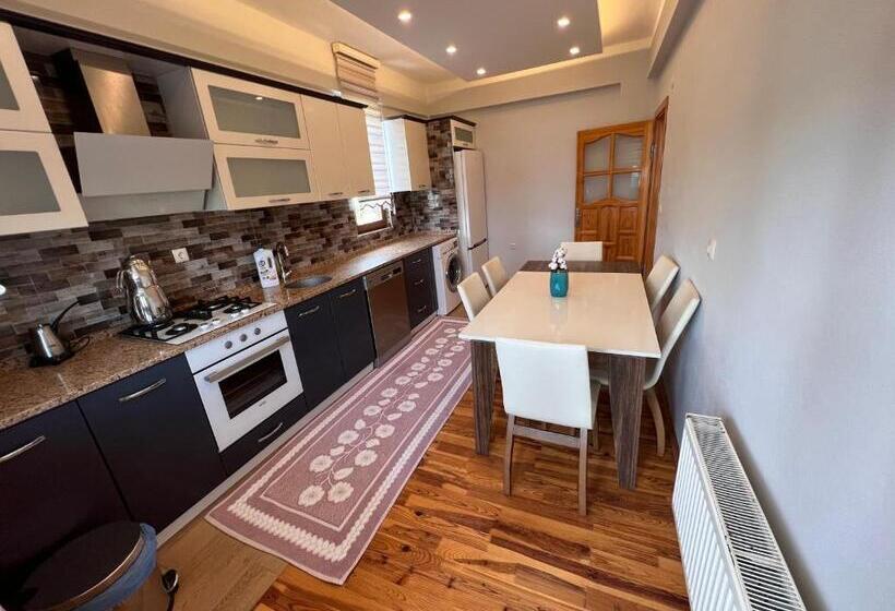 Апартаменты 1 Спальня Вид на Сад, Shen Home Life