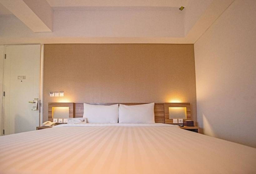 Номер Deluxe, Whiz Prime Hotel Balikpapan