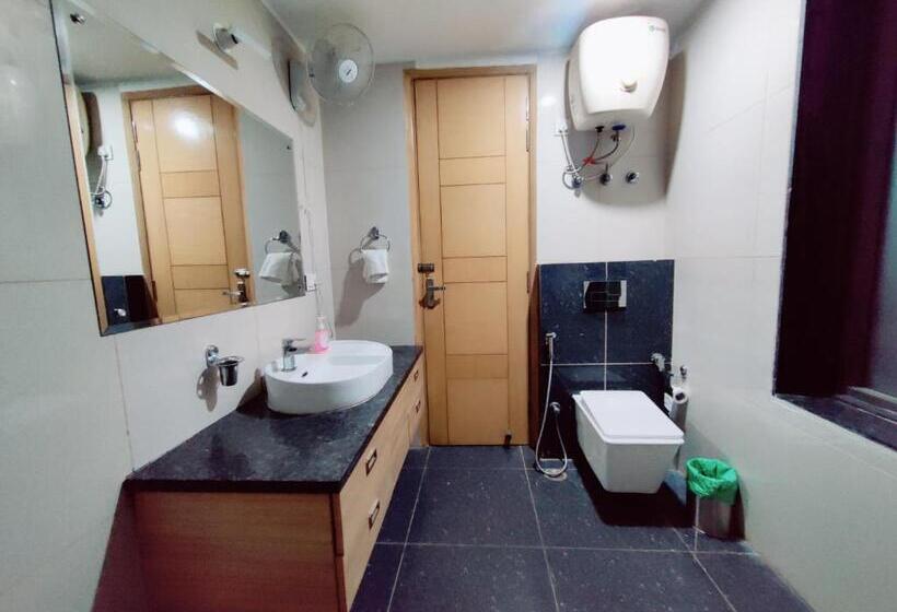 اتاق استاندارد با تخت بزرگ, Blueneck Sec 47 Near Ikea Gmp Gurugram