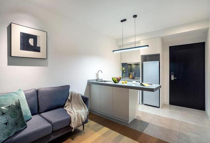 Студио Стандарт с Балконом, Base Pusan Serviced Apartment  Shanghai New International Expo Centre